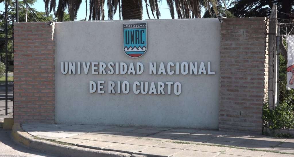 Universidad pública en crisis: ya hay 10 mil docentes que dejaron sus cargos y los sueldos cayeron un&nbsp;80%